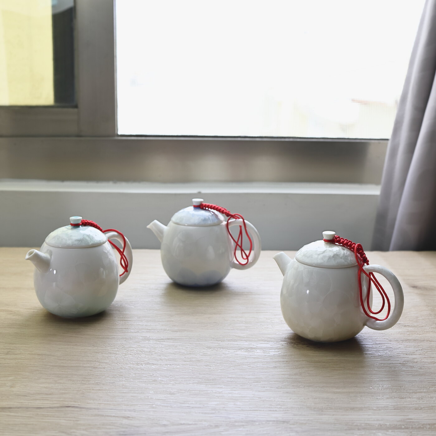 結晶釉茶壺｜窗光下的釉色 原始照
